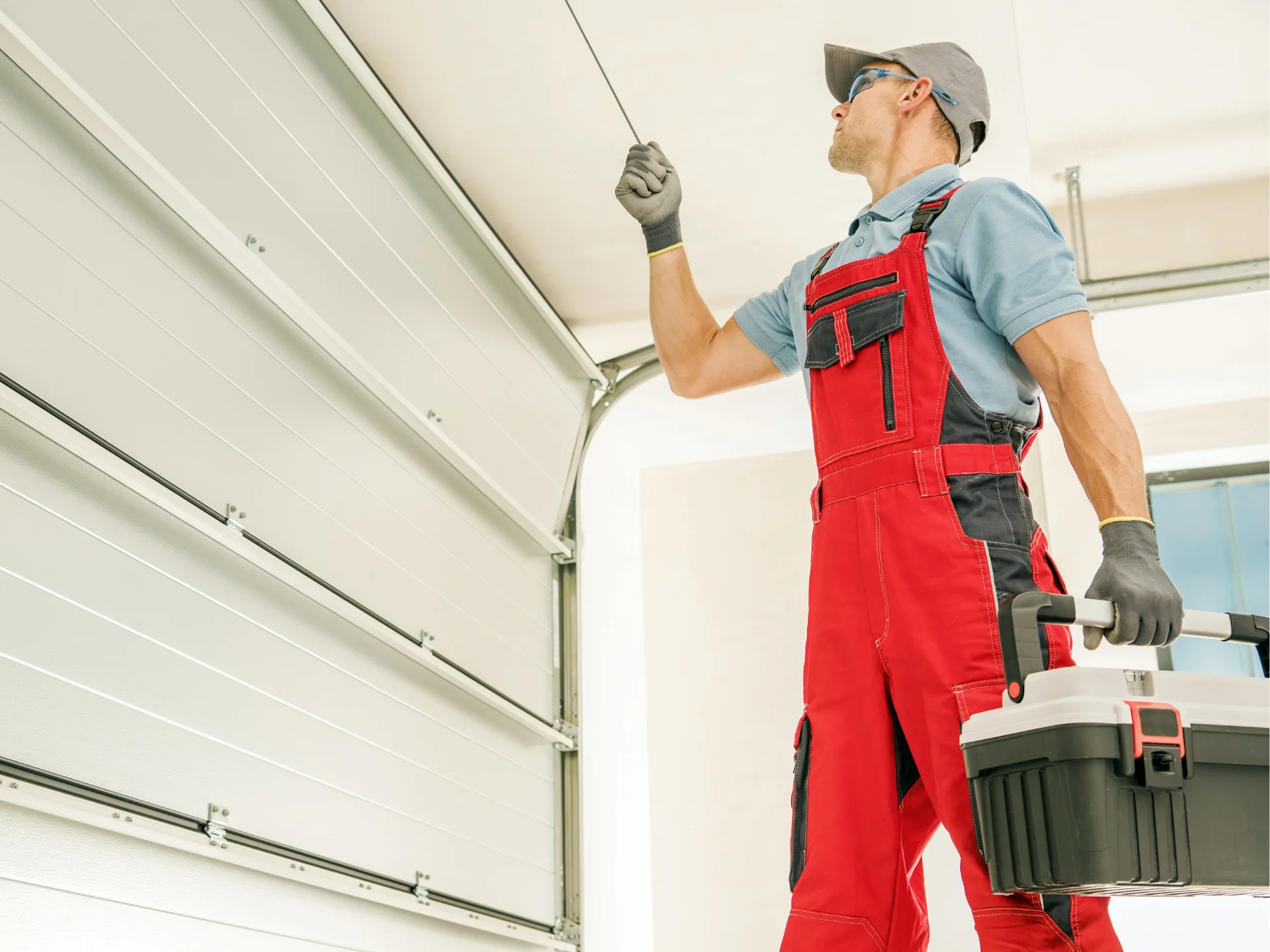 Reparamos y ofrecemos servicios de mantenimiento de puertas automáticas